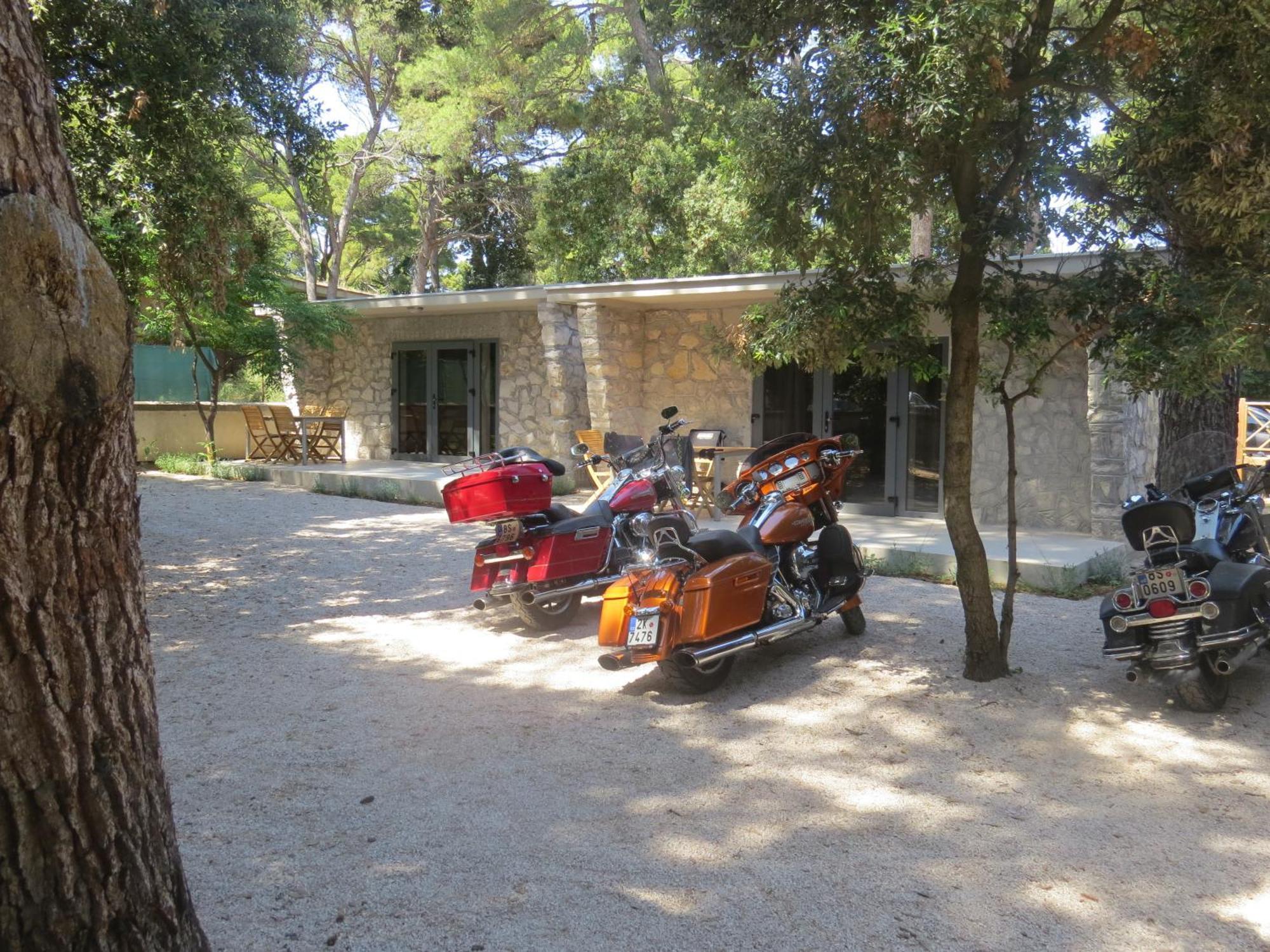 Camping Mia Bungalow & Mobile Home บีโอกราดนาโมรู ภายนอก รูปภาพ
